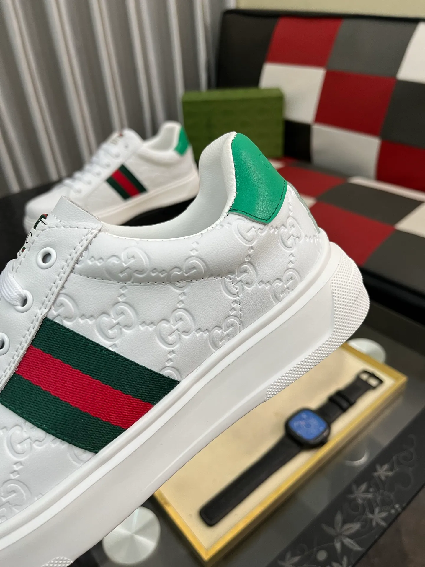 Men's shoes 💰420⌚️⌚️ [Gucci·Gucci] Original quality. ~ Unique modern style sneakers. 🏃A must-have casual shoe for trendy men😍😍 Original brand imported from Italy, imported original leather, sheep lining (refuses to discolor and grind feet) Sole: Original sole provided by the original factory, French lazy style design ⚠️Fit to the feet, original quality, super comfortable original sole. Code number: 38-442️⃣Colors available